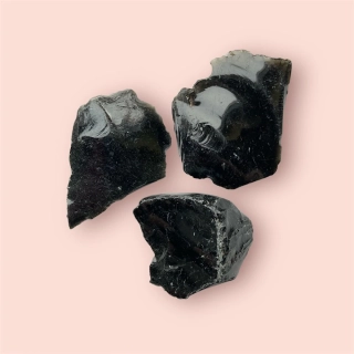 Obsidián surový 4-5 cm 