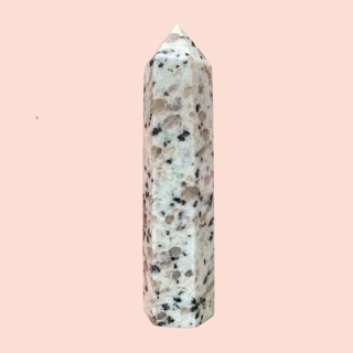 Kiwi jaspis Obelisk 9 cm
